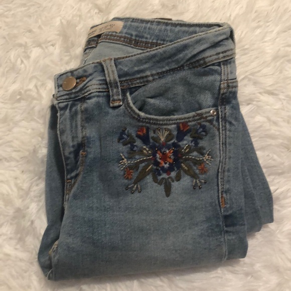 Zara Skinny Mid Rise Floral Embroidered Jeans - Picture 3 of 8